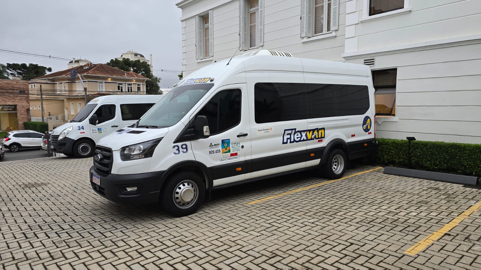 Van 17 Lugares - Exterior